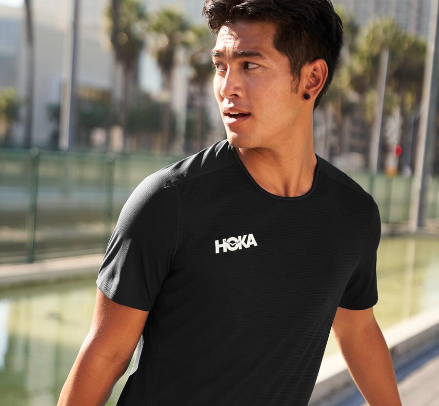 Hoka One One Tops Mens Black - Performance Short Sleeve - 07938WSJI